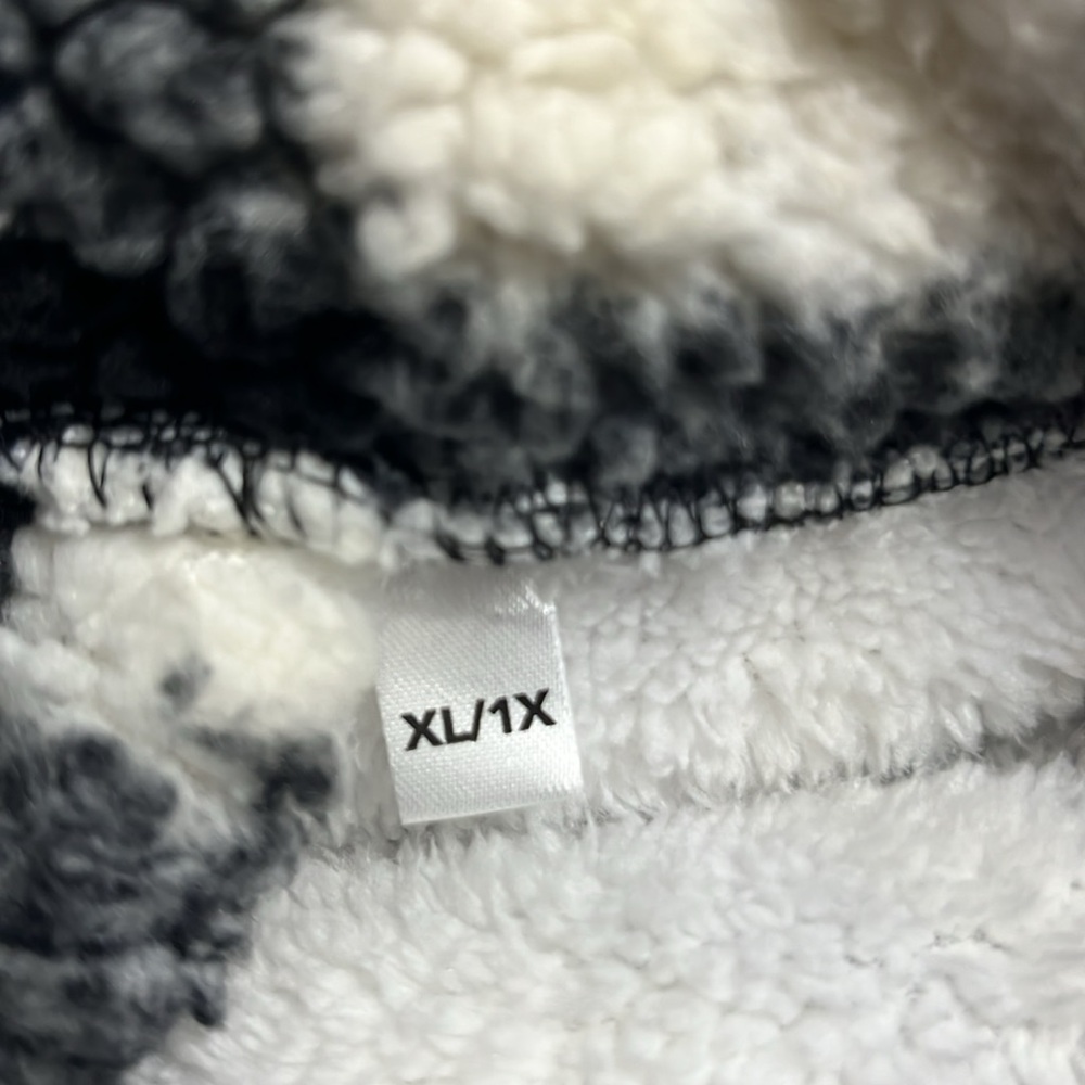 G.I.L.I. Black and White fluffy Jacket - Picture 7 of 8